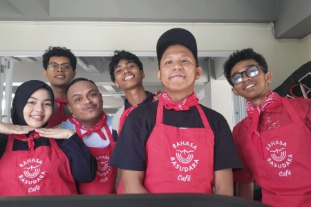 Groetjes uit Ambon: De impact van het Bahasa Basudara Café