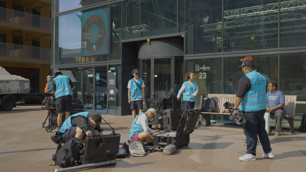 Film crew Van aankomst naar toekomst tijdens de onthulling van Ulu Kora 21 juni 2026